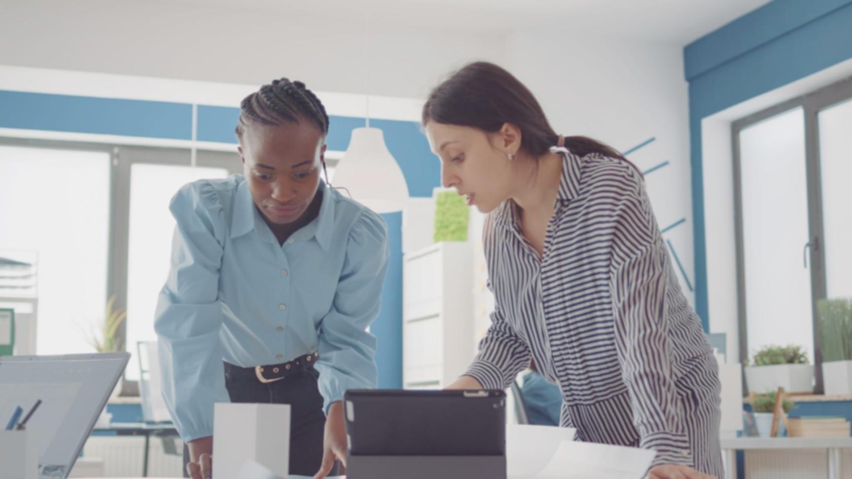 Environnement d'apprentissage collaboratif montrant l'approche pédagogique du programme