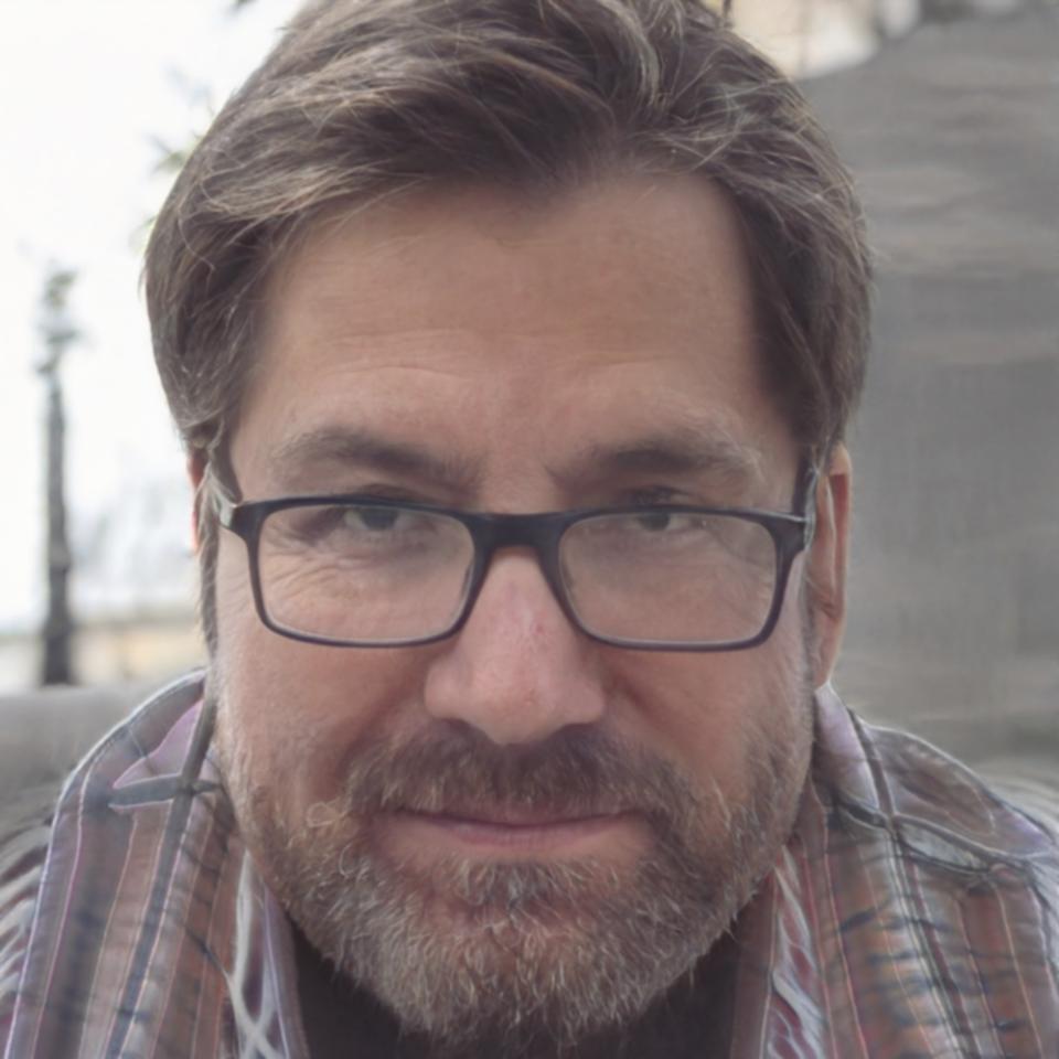 Portrait de Bastien Leclerc, conseiller en gestion patrimoniale et formateur